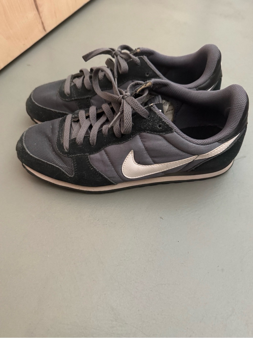 Nike bullet style shoes